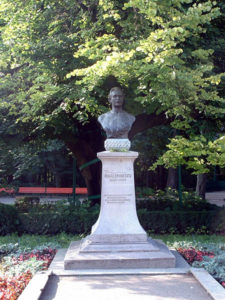 Bustul lui Eminescu din Parcul Copou, Iasi. Autor foto: Alesia17, via Wikimedia Commons