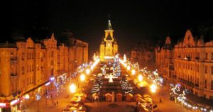 The Victory Square in Timisoara; Taken from the Opera House Balcony during Christmas celebrations. Autor foto: Radufan, via Wikimedia Commons.
